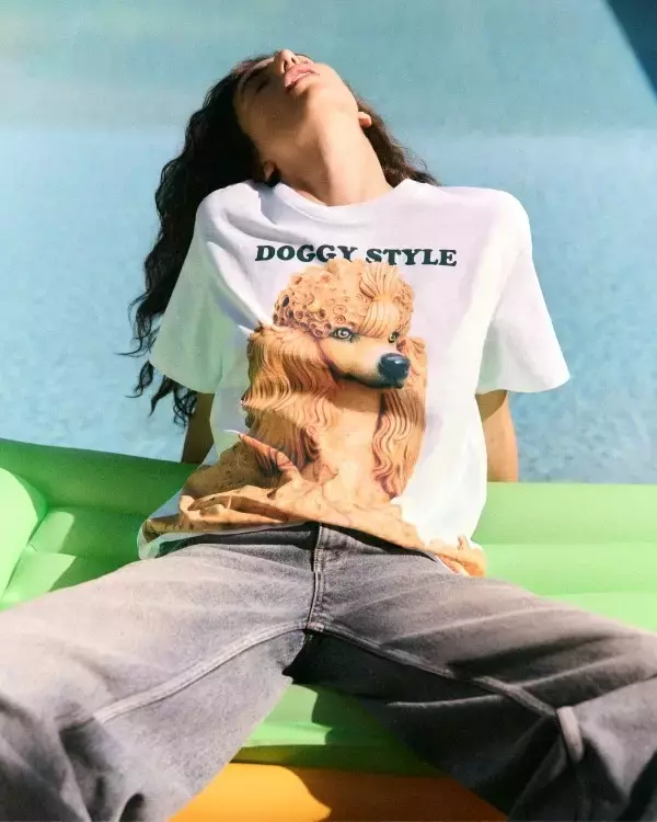 「ステラ マッカートニーとジェフ クーンズ、友情とユーモアがかたちになる限定カプセル」の画像