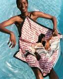 「ステラ マッカートニーとジェフ クーンズ、友情とユーモアがかたちになる限定カプセル」の画像3