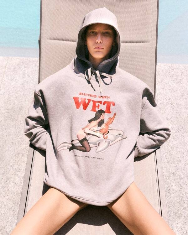 ステラ マッカートニーとジェフ クーンズ、友情とユーモアがかたちになる限定カプセル