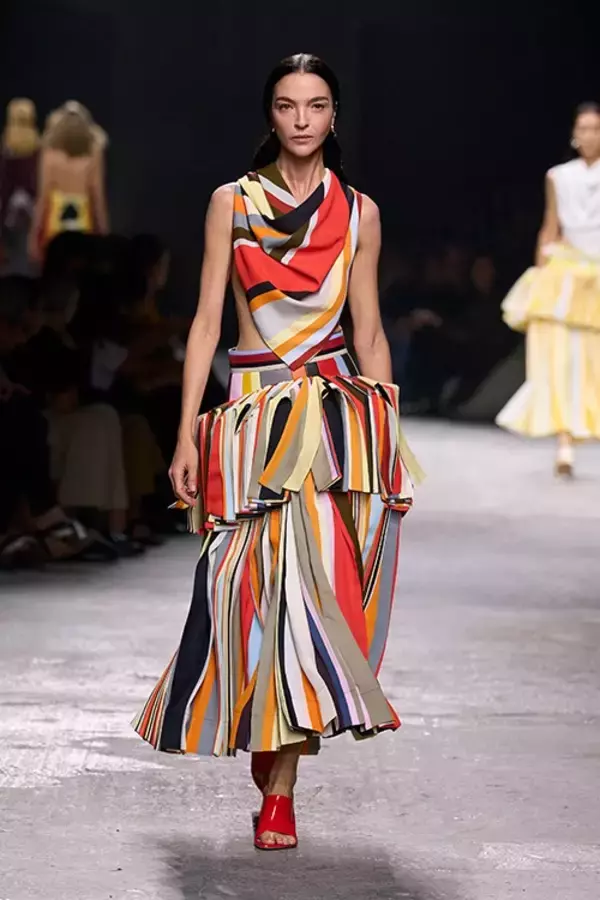 「【ルック】ボッテガ・ヴェネタがSummer 25を発表」の画像