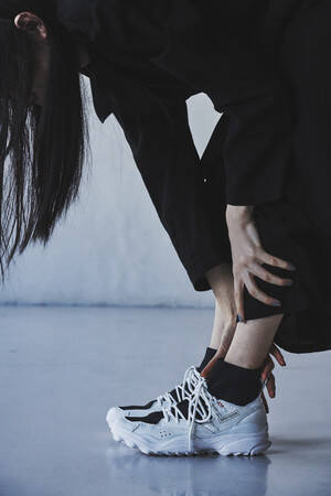 Y'sとadidasによるコラボスニーカーが登場。ミリタリーをデザイン要素に仕上げられたフットウエア