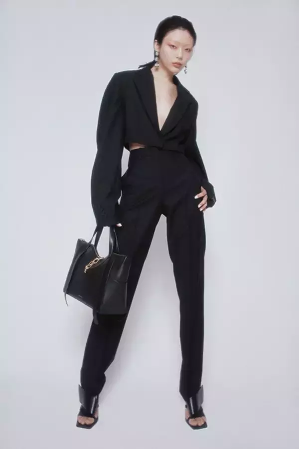 「Our Fashion Story【 vol.29_ GIVENCHY x 黒と赤の世界 】」の画像