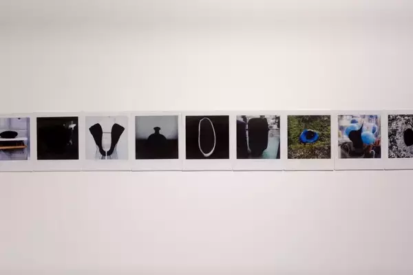 「コレクション制作の旅路へ。マメ クロゴウチの2025年春夏コレクションのインスピレーションソースを青山店で展示」の画像