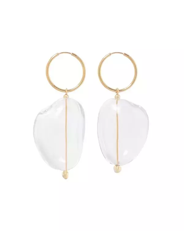 「コレクション制作の旅路へ。マメ クロゴウチの2025年春夏コレクションのインスピレーションソースを青山店で展示」の画像