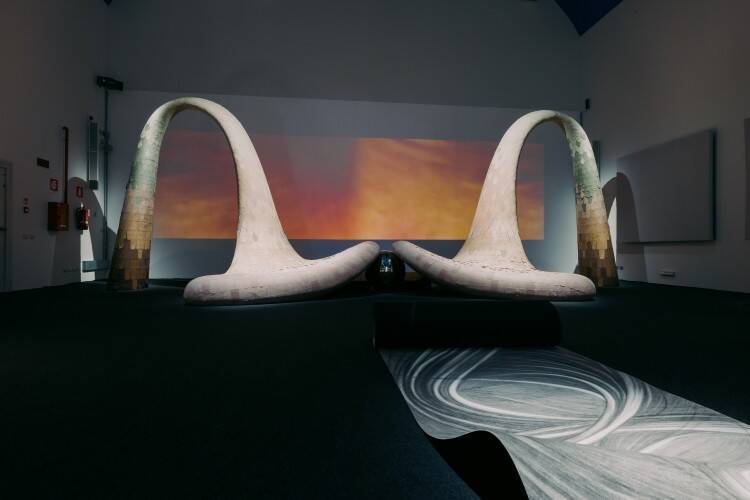 ミラノにあるIULM大学でアルカンターラとアーティストとのコラボ作品のアーカイブ展を開催