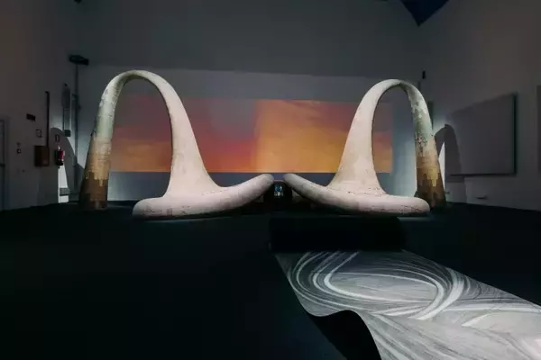 「ミラノにあるIULM大学でアルカンターラとアーティストとのコラボ作品のアーカイブ展を開催」の画像