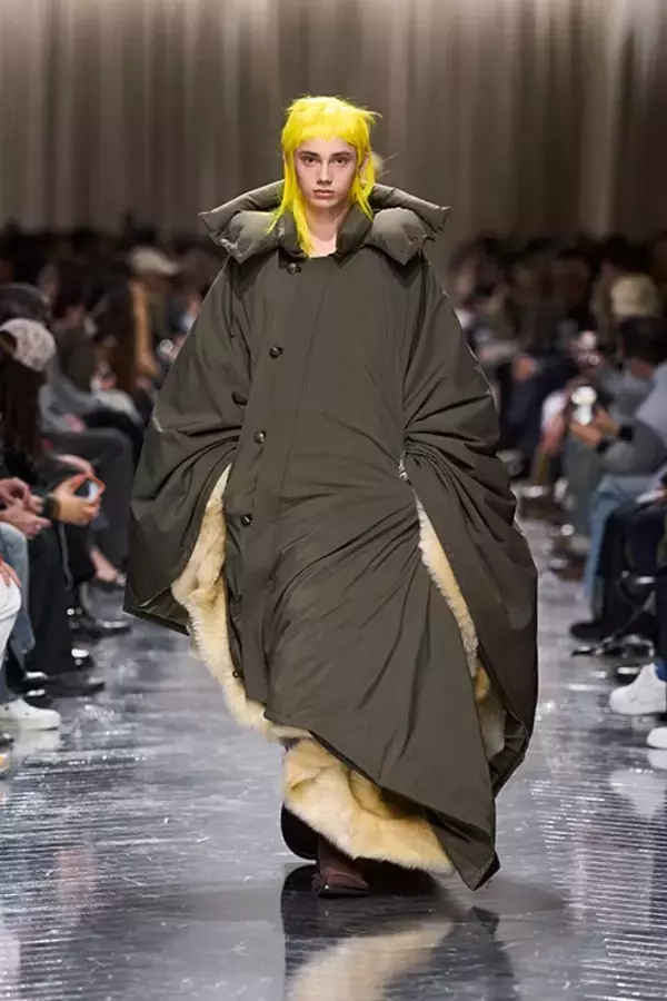 「ディオール 2026-27年ウィンターコレクション ― ジョナサン・アンダーソンが描く、歴史と自発性が交差するフラヌールの肖像」の画像