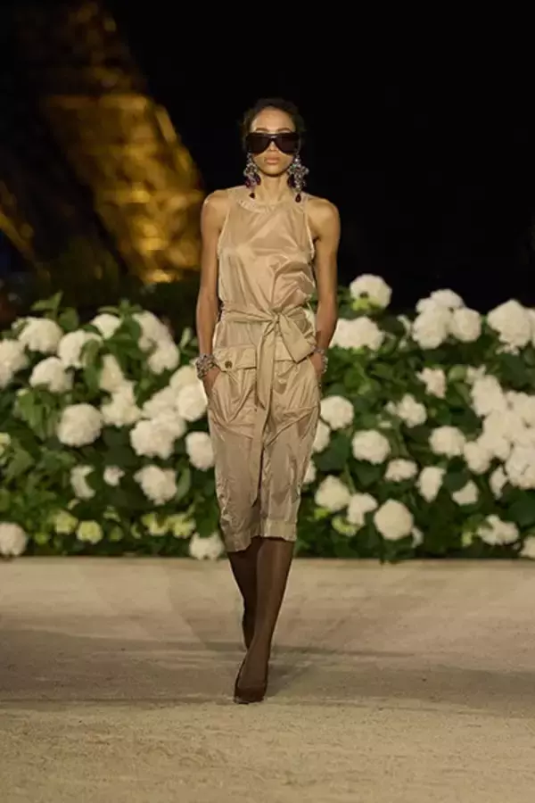 「【ルック】サンローランが2026年夏ウィメンズコレクションを発表。アンソニー・ヴァカレロが描く時代を超える「美学という言語」」の画像