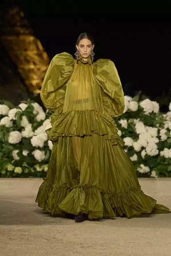 「【ルック】サンローランが2026年夏ウィメンズコレクションを発表。アンソニー・ヴァカレロが描く時代を超える「美学という言語」」の画像