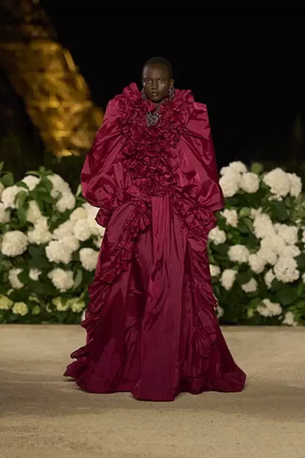 「【ルック】サンローランが2026年夏ウィメンズコレクションを発表。アンソニー・ヴァカレロが描く時代を超える「美学という言語」」の画像