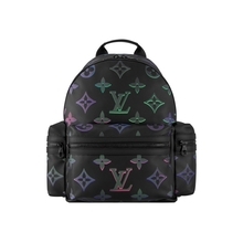 幅広いシーンで活躍! ルイ・ヴィトンからモノグラム・パターンが印象的なメンズの新作バックが登場