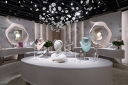ミキモトが新作ハイジュエリー「Les Pétales」を銀座本店で一般公開。花びらが舞う瞬間を永遠の輝きに