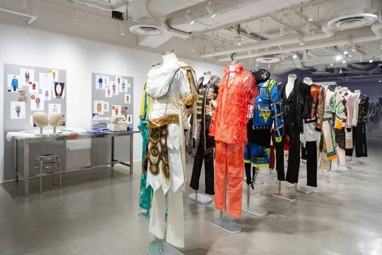 Kis-My-Ft2の15年を“衣装”で辿る展覧会「Kis-My-Ft2: The Couture」 池袋PARCOで開幕