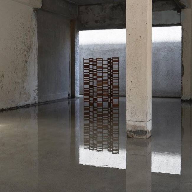 新宿伊勢丹でヴィンテージのデザイナーズ作品と現代アーティストによる家具作品をひとつの空間でスタイリング提案