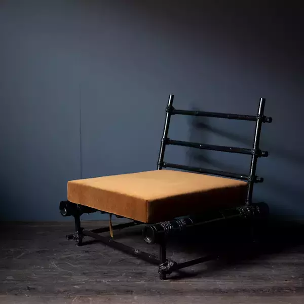 「新宿伊勢丹でヴィンテージのデザイナーズ作品と現代アーティストによる家具作品をひとつの空間でスタイリング提案」の画像