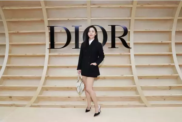 「ディオール フォール 2022 ウィメンズ コレクションのショーにBLACKPINKのジスら豪華セレブリティが来場」の画像