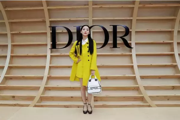 「ディオール フォール 2022 ウィメンズ コレクションのショーにBLACKPINKのジスら豪華セレブリティが来場」の画像