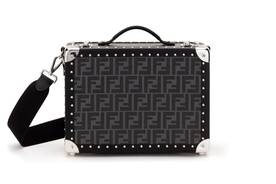 フェンディが新作バッグ「フェンディ トラベル」を発表。ヴィンテージな雰囲気とスタイリッシュさを兼ね備えたデザイン