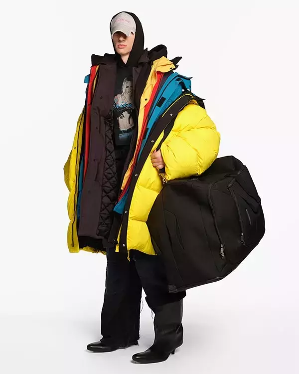 「【ルック】バレンシアガがSPRING 26コレクションを発表。デムナによる最後のプレタポルテコレクション」の画像