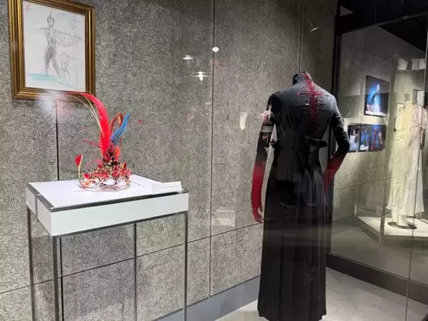 「氷上のオートクチュール、その創作の軌跡──羽生結弦×伊藤聡美『Couture on Ice』衣装＆写真展開催」の画像