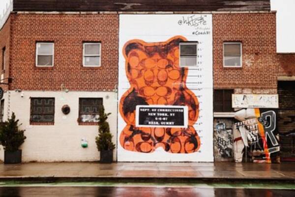 Nyのストリートアーティスト ウィズビーがコーチ表参道でライブペイント 1日限定で開催 19年3月23日 エキサイトニュース