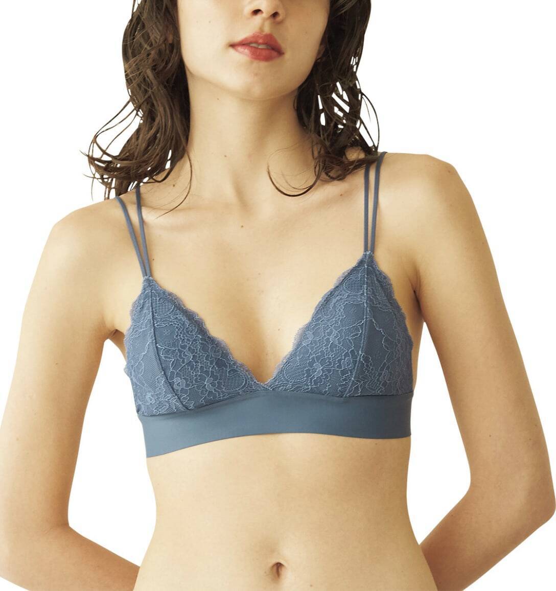 バックコンシャス、華奢なストラップ、トップス使い...夏の肌見せスタイルと楽しむ"見せブラ"まとめ