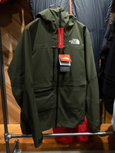 ザ・ノース・フェイス、水を通さず空気は通す新素材「フューチャーライト」の製品シリーズ発売へ