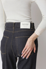 「ビューティフルピープル」が定番デニムをリモデル、ブランドネームの革パッチ付きに