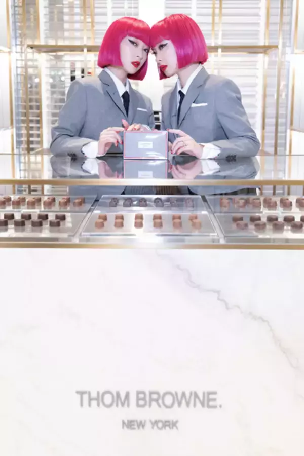 「トム ブラウン」世界初のチョコレートショップが本格稼働、アイコニックなカラーで彩ったパッケージで提供