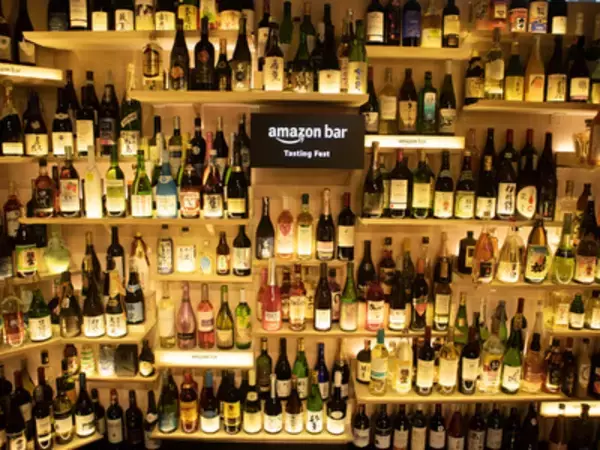 「アマゾンの期間限定バー「Amazon Bar」が2年ぶりに開催、約720種類の酒が集結」の画像