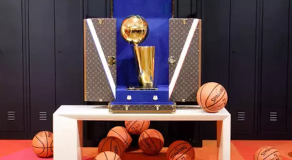 ルイ・ヴィトンがNBAと初のパートナーシップ提携、優勝杯のトラベルケースを製作