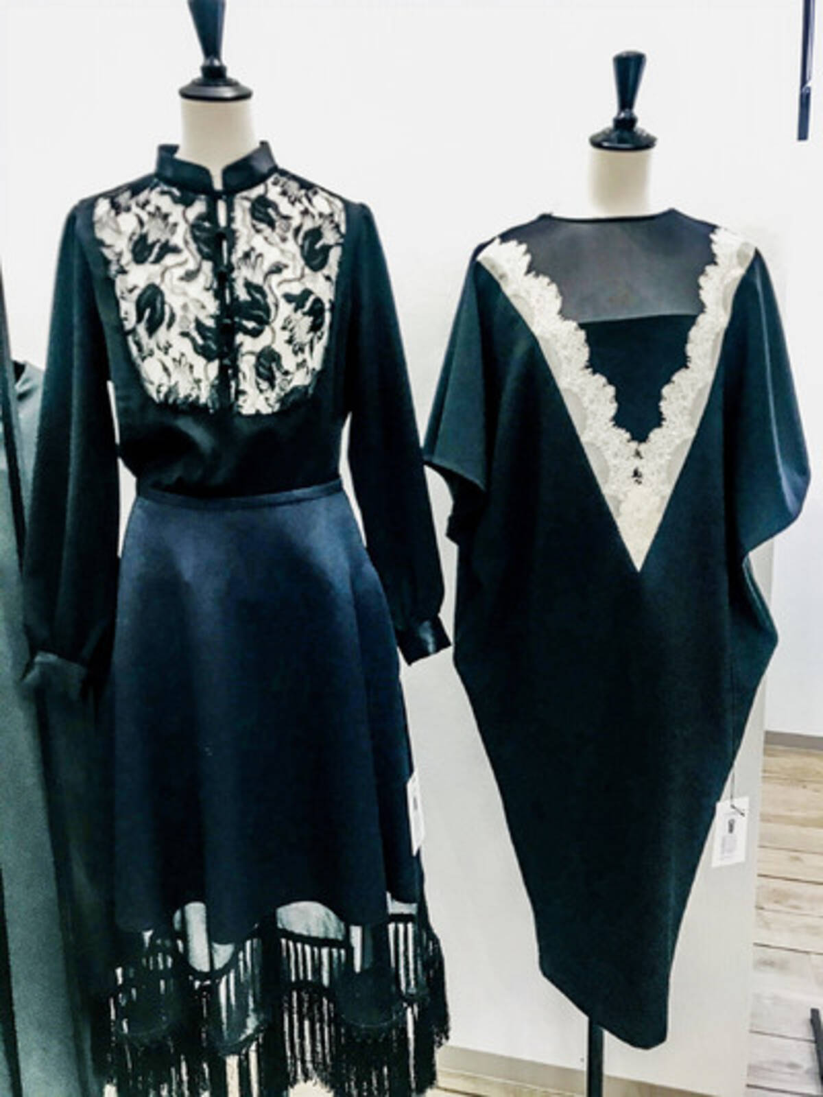 刺繍やレースアイテムが人気の ロキト 新ラインデビュー ダークカラーがメインのオケージョン対応服に 年2月日 エキサイトニュース