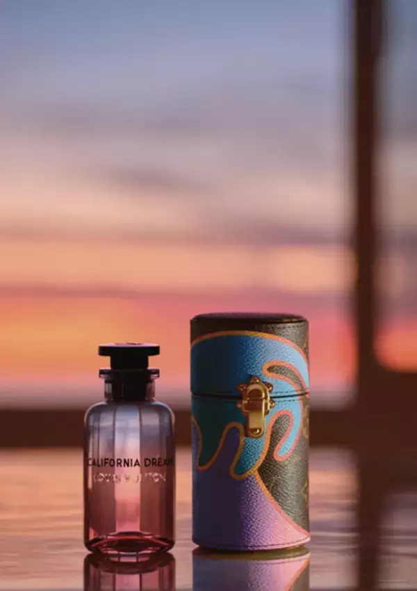 「「ルイ・ヴィトン」新作香水はカリフォルニアのサンセットをイメージ、マンダリンやアンブレットシードを調香」の画像