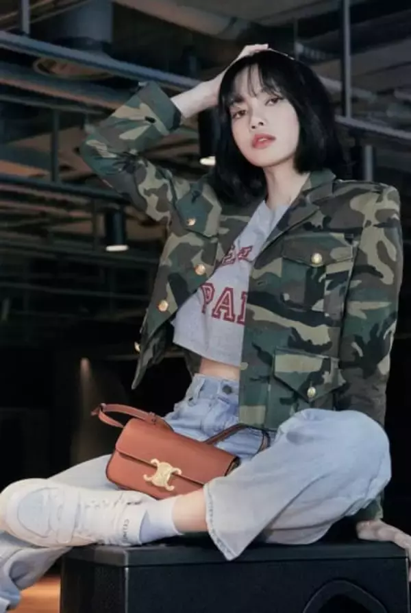 BLACKPINK LISAがセリーヌを着用した写真公開、トリオンフ キャンバスを使用