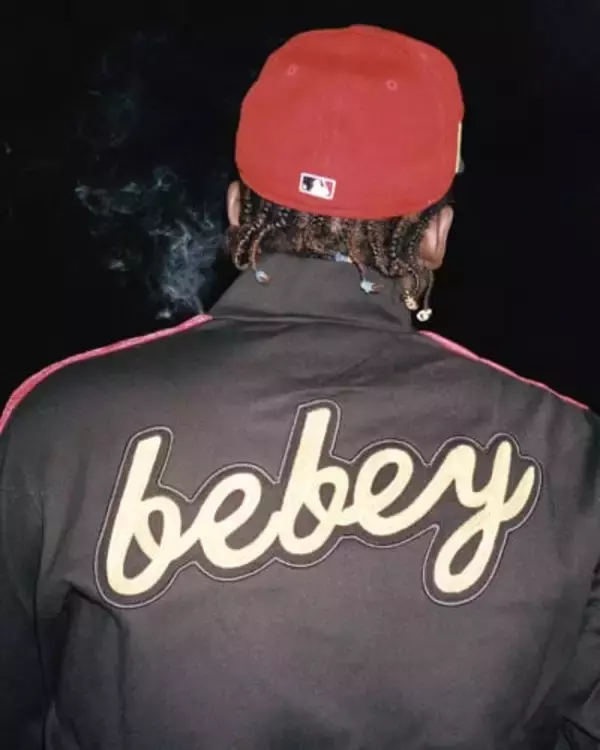 オフ−ホワイト×セオフィラス・ロンドン、トラックスーツやTシャツなどを発売