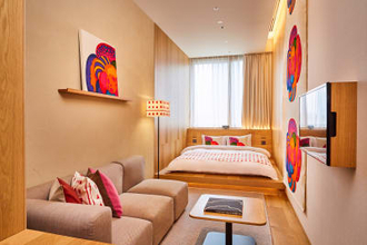 MUJI HOTEL GINZAがアートルーム展開、粟辻博のデザインを壁や小物に採用