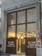 プレミアスニーカー「WORM」が大阪進出、海外のコレクターも注目の1000足を販売