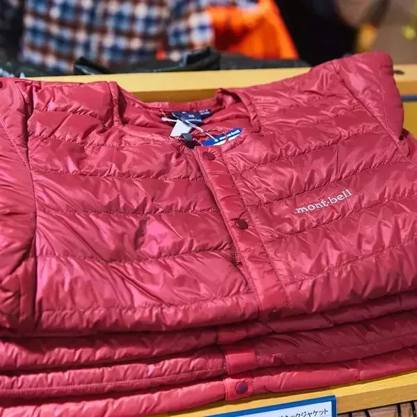 「独自の最先端技術と圧巻のバラエティに驚愕！「モンベル」最新ダウンを一挙解説」の画像