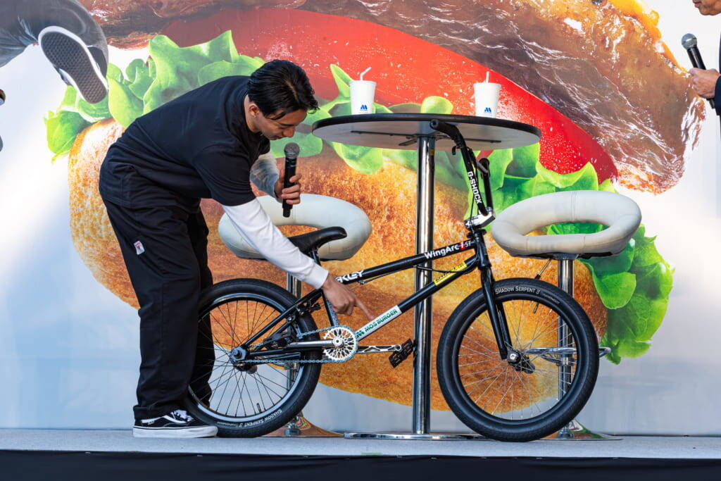 「共に挑戦するのは、まだ叶えられていない夢」BMXプロライダー中村輪夢がモスバーガーとチャレンジパートナー契約を締結！