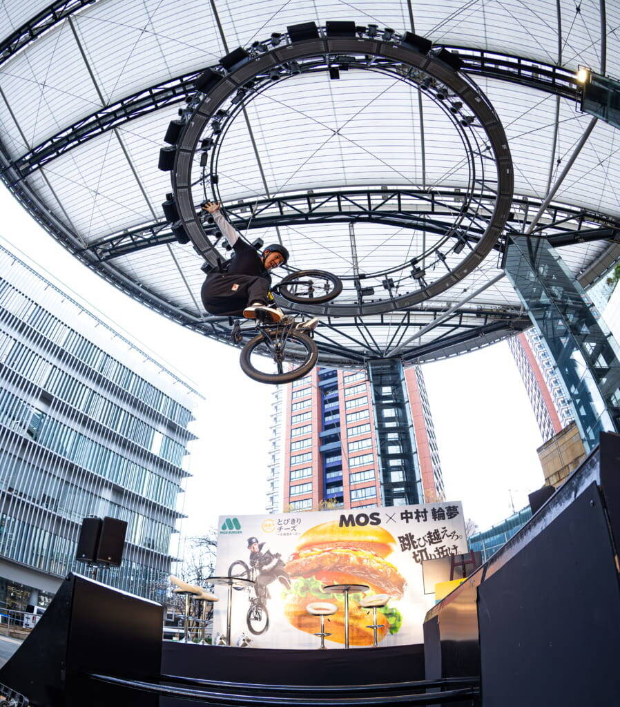 「共に挑戦するのは、まだ叶えられていない夢」BMXプロライダー中村輪夢がモスバーガーとチャレンジパートナー契約を締結！