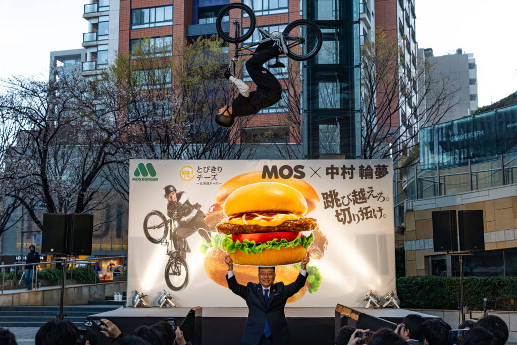 「共に挑戦するのは、まだ叶えられていない夢」BMXプロライダー中村輪夢がモスバーガーとチャレンジパートナー契約を締結！