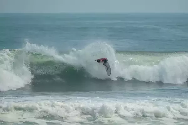 「Mera Group Corporation The Open Miyazaki Pro QS2000 木崎浜で熱戦！小林桂・川瀬心那が栄冠に輝く」の画像