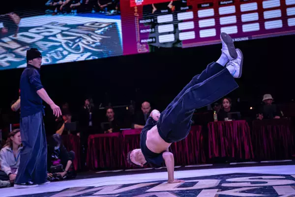 「【WDSF Breaking for Gold 最終戦】BBOY ISSIN・ BGIRL RIKOが金メダルを獲得！」の画像