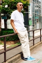 青い「ヴァンズ」こそ夏の至高品！それ以外のアイテムはシンプルで。好例をスナップ！