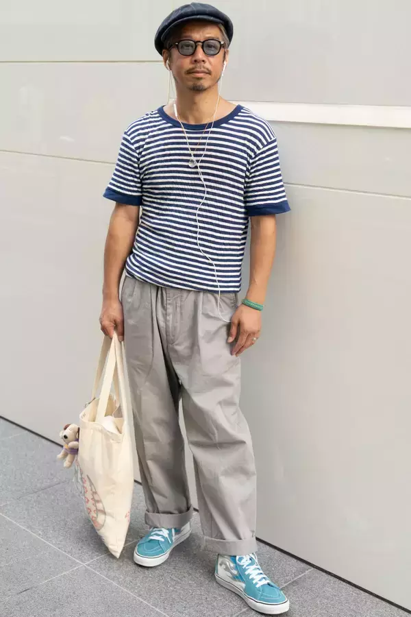 「青い「ヴァンズ」こそ夏の至高品！それ以外のアイテムはシンプルで。好例をスナップ！」の画像