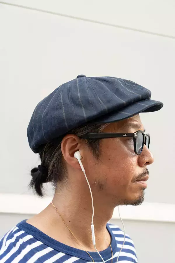 「青い「ヴァンズ」こそ夏の至高品！それ以外のアイテムはシンプルで。好例をスナップ！」の画像