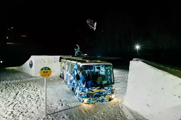 「女子スノーボードシーンの革命、世界が熱狂するイベント「THE UNINVITED」がネコマ マウンテンで日本初開催！」の画像