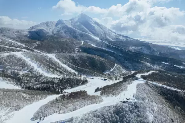 「女子スノーボードシーンの革命、世界が熱狂するイベント「THE UNINVITED」がネコマ マウンテンで日本初開催！」の画像