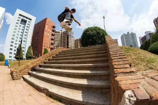 「「夢を絶対に諦めないこと」を伝えたい。スケートボードとアートで自分の可能性を表現し続けるメキシカンプロスケーター、オスカー・メサ」の画像