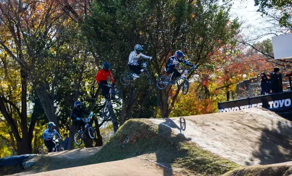 「観戦だけでも楽しめるBMXレースの新たな大会「ジャパン・カップBMXレース2021」」の画像